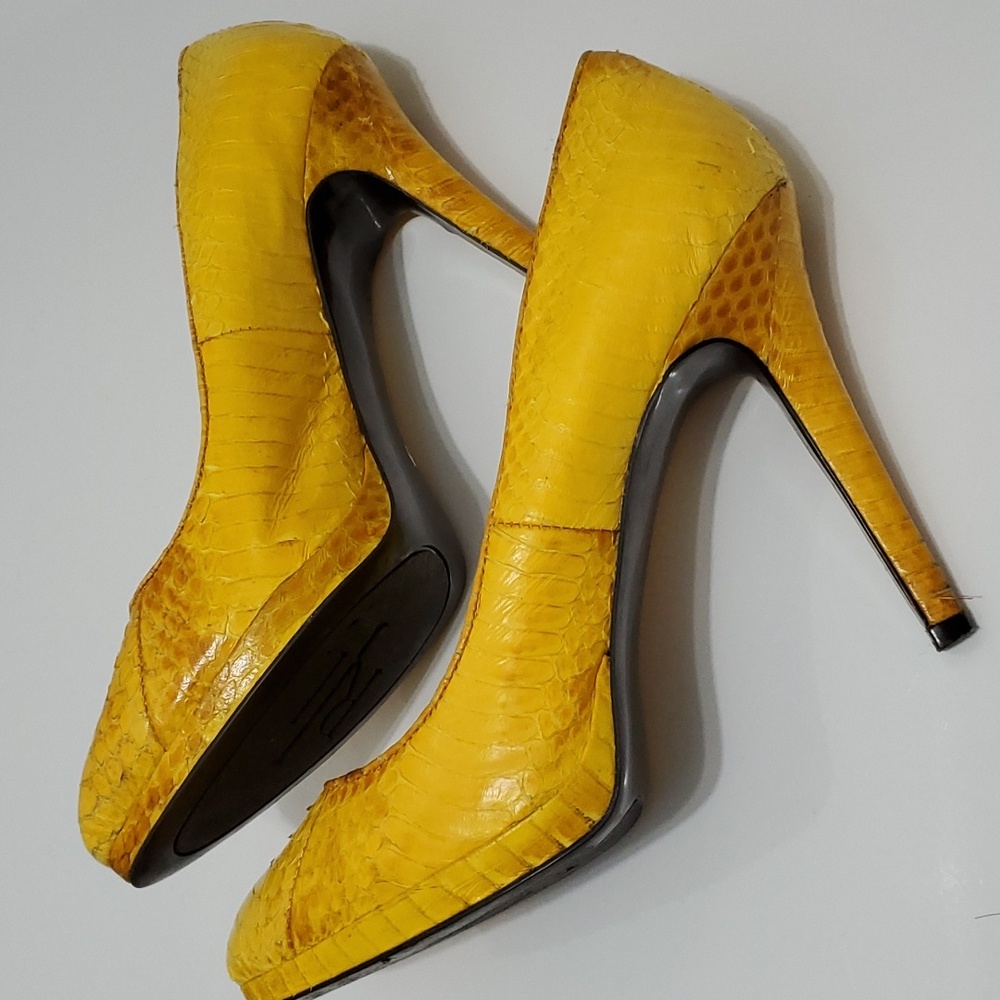 Ralph Lauren reptile shoes. Kailee stiletto pumps. Size 9B. - Picture 3 of 13